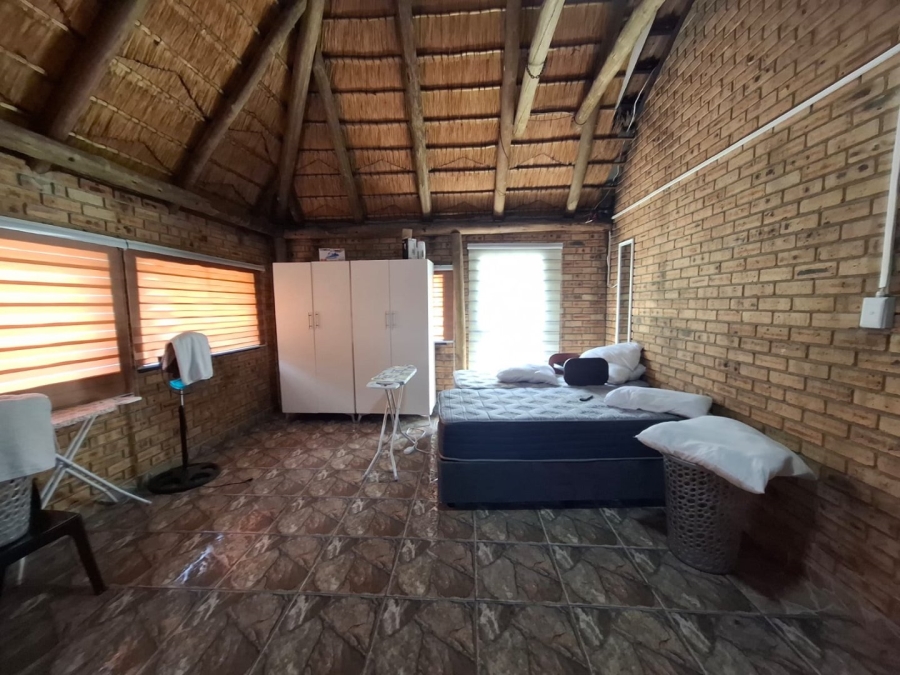 5 Bedroom Property for Sale in Oos Einde North West